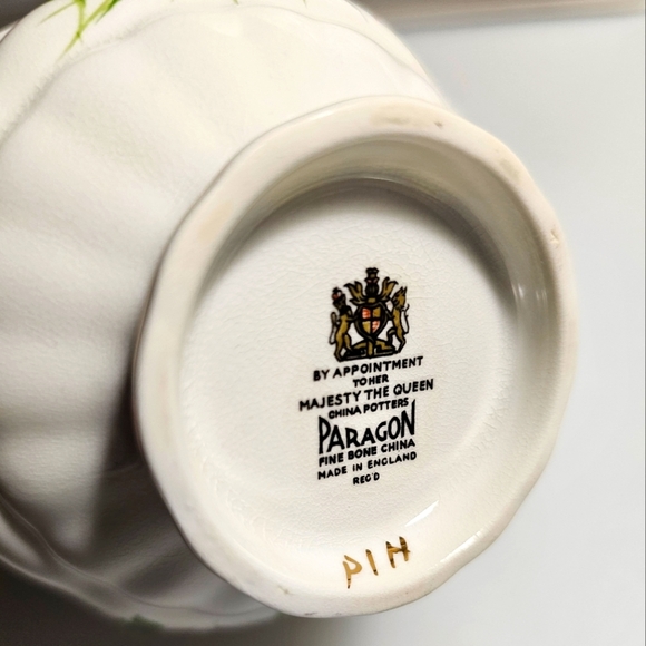 Paragon Fine China Pink "English Flowers Carnations" Tea Cup & Saucer - Picture 15 of 16